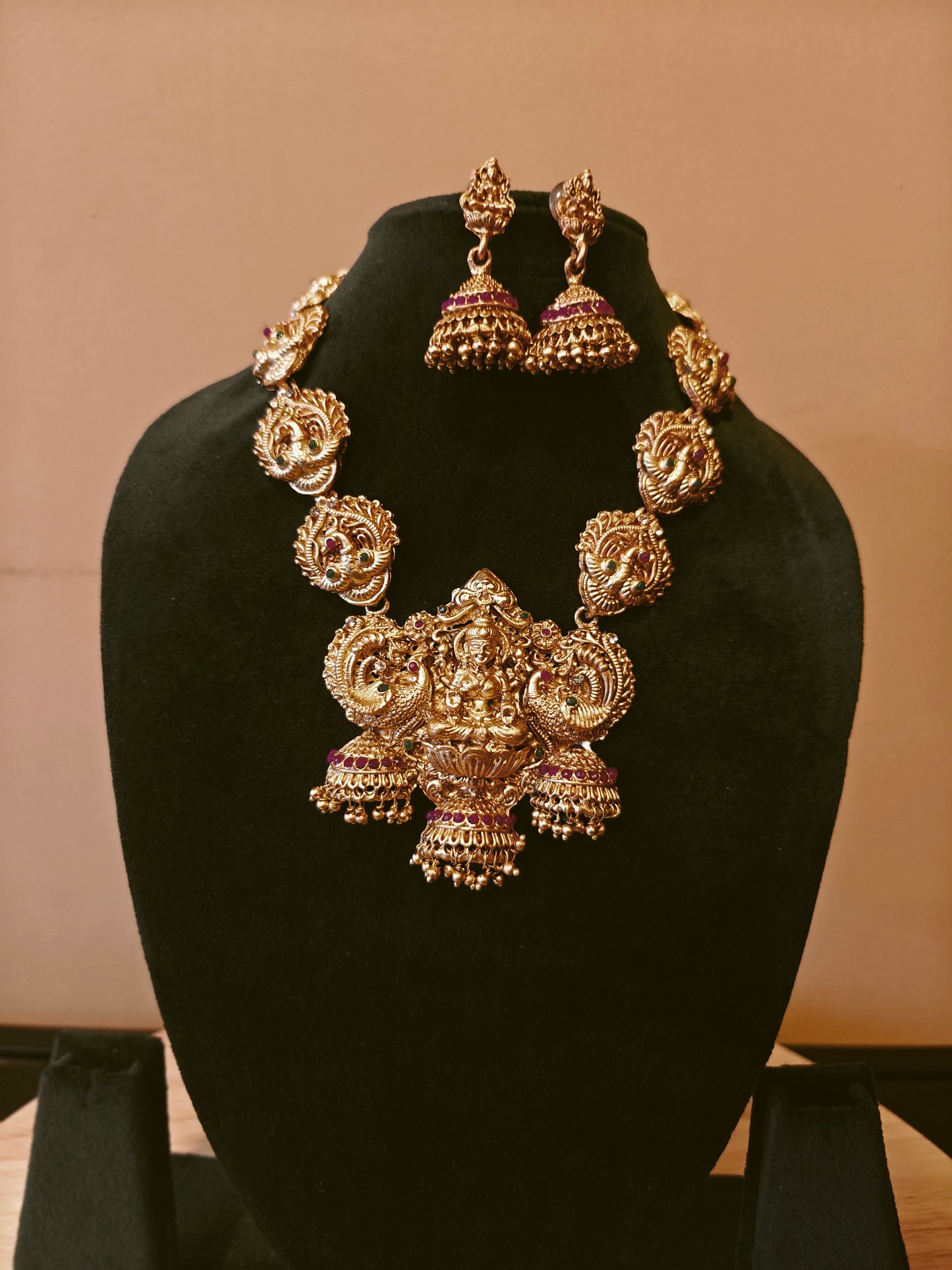 Temple Short Necklace set